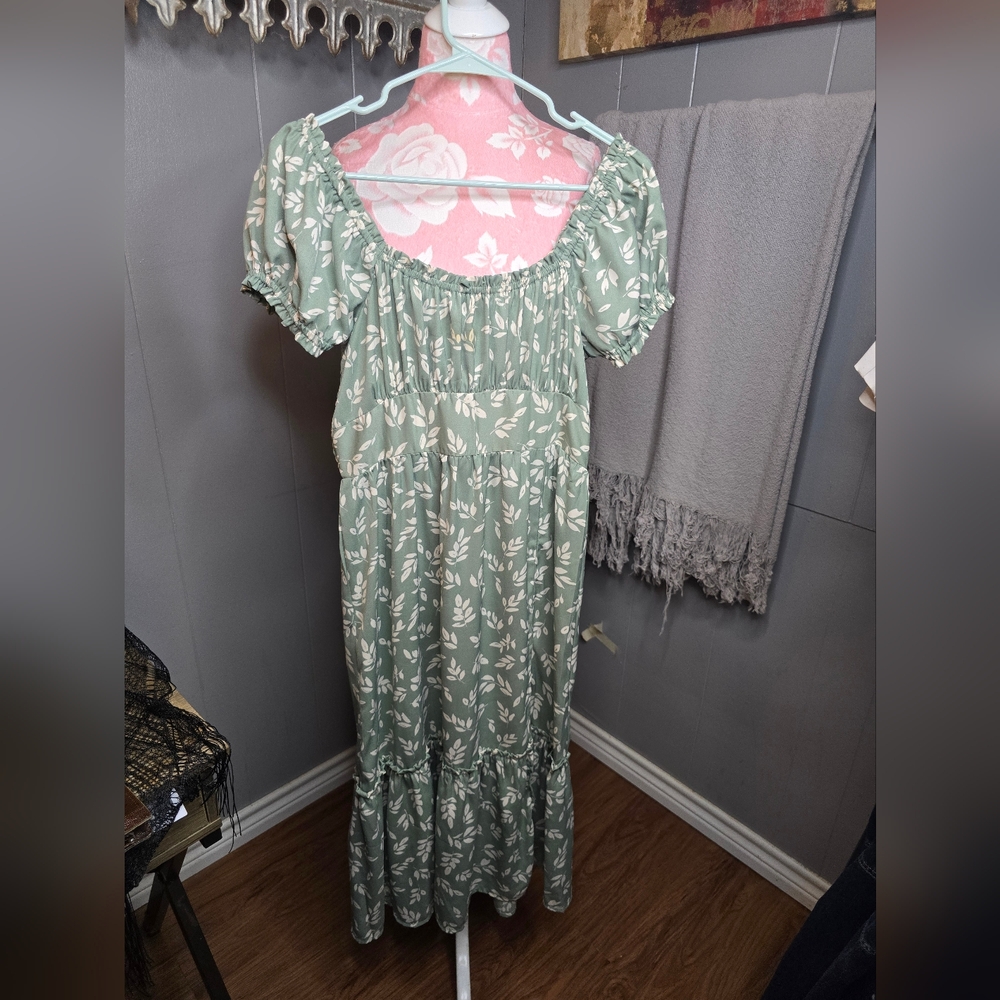 🔥2 FOR $20 - Indulge & Instyle Green and Cream Floral Dress